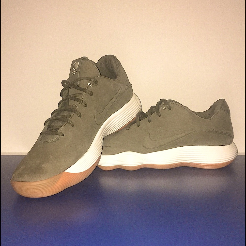Nike Hyperdunk Lows Olive Green LE - MINT CONDITION